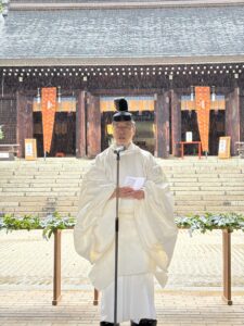 近江神宮網谷宮司 挨拶 網谷道弘宮司が漏刻祭の最後に挨拶する様子