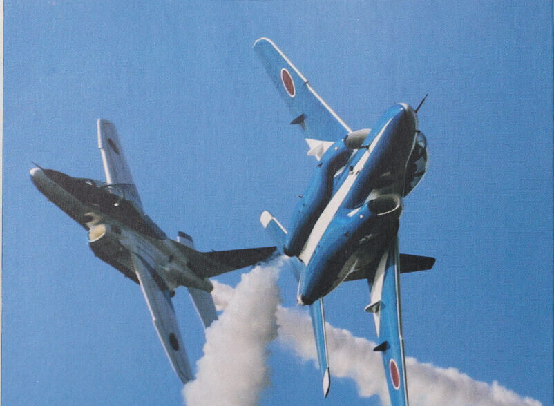 ブルーインパルス T-4 飛行シーン
