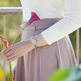 桜のフラワーボックスをエッチングで表現した文字板 シチズン クロスシー SAKURA限定モデル 文字板詳細